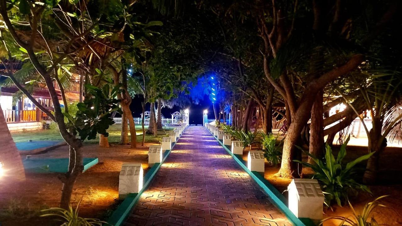 Blue Sand Beach Resort Trincomalee Exterior foto